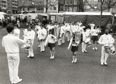 404206 Afbeelding van een uitvoering door het muziekkorps van de Christelijke gymnastiekvereniging Fraternitas in de ...